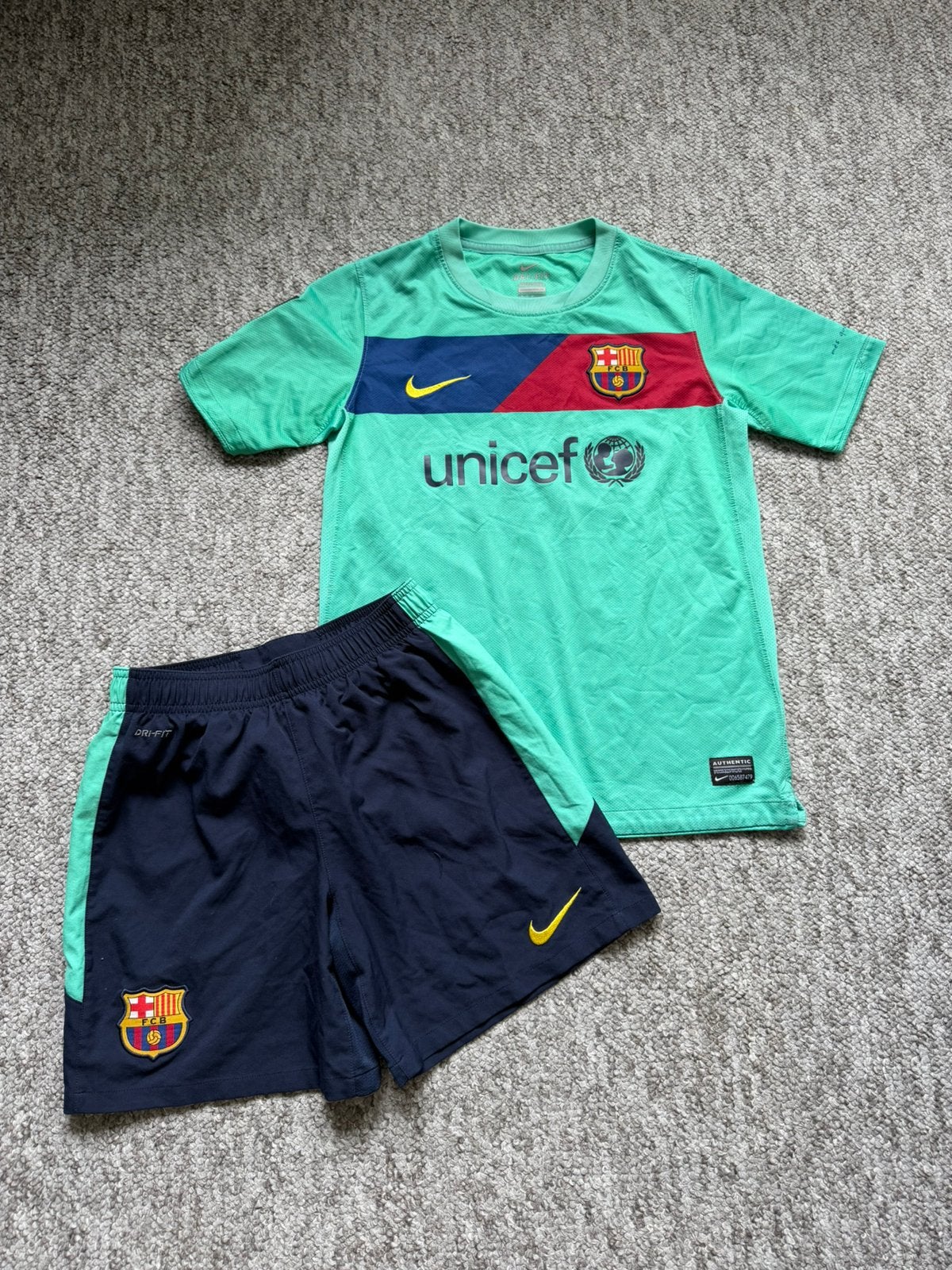Set officiel du FC Barcelone, Sports & Fitness, Taille M, Enlèvement ou Envoi, Comme neuf, Set