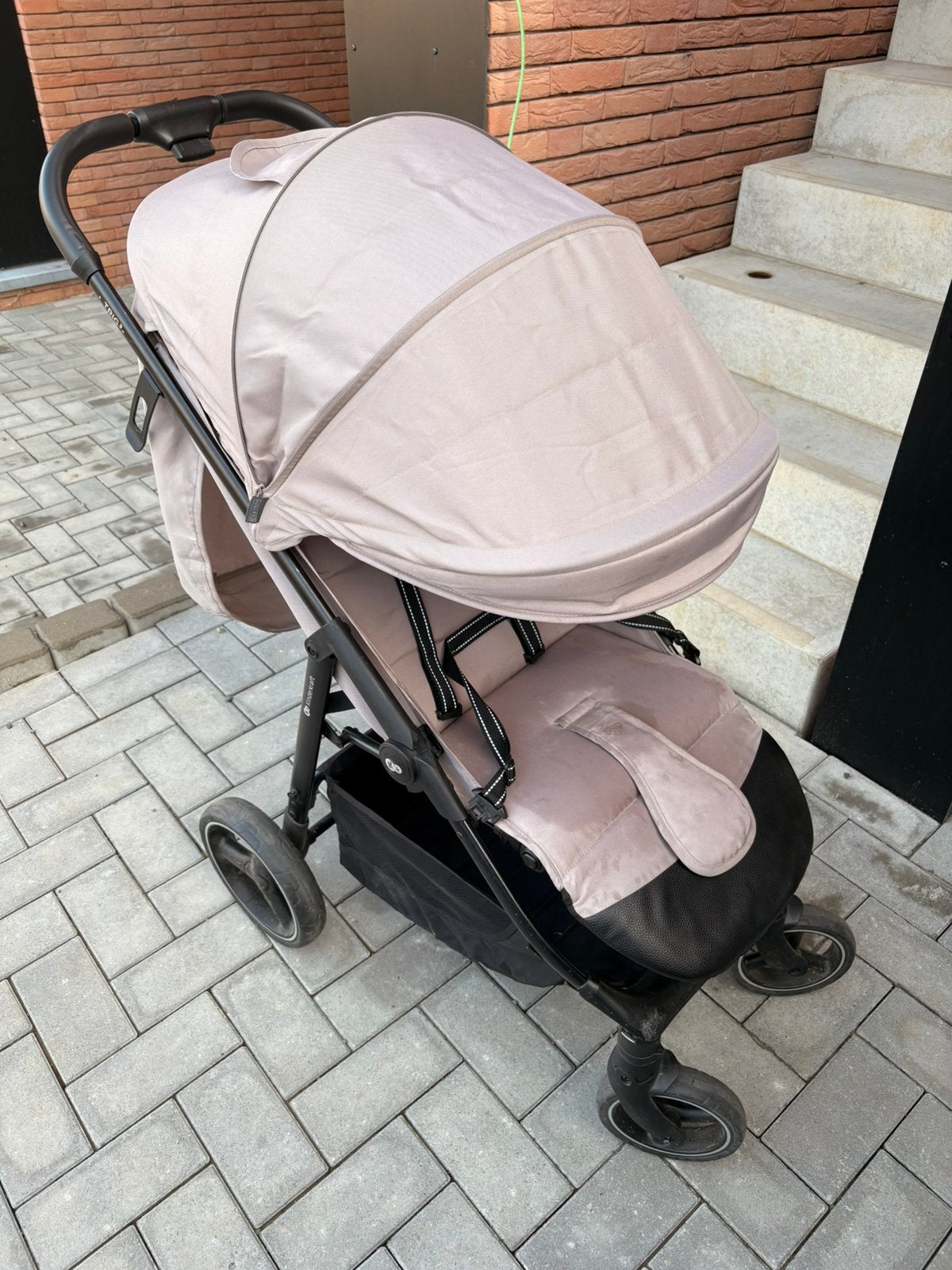 Poussette pliante KinderKraft TRIG 3, Enfants & Bébés, Buggys, Enlèvement, Utilisé, Autres marques, Dossier réglable