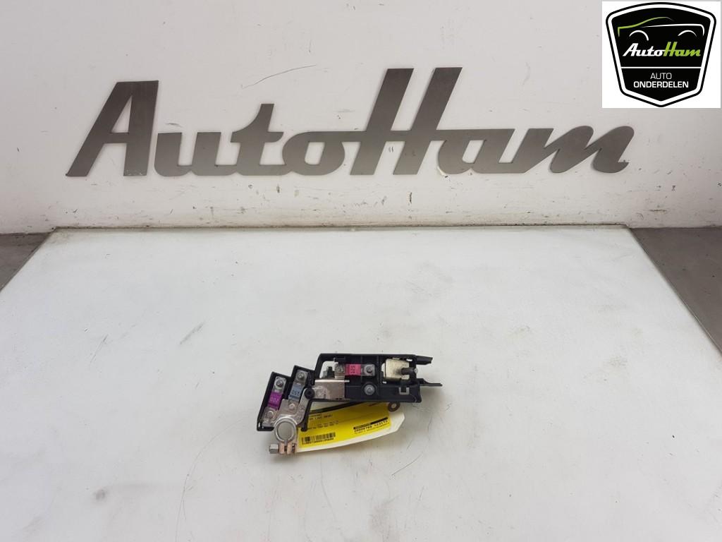 BOITIER FUSIBLES A4 Avant (B9) (|8W0915459E|8W0915459|), Utilisé, Audi