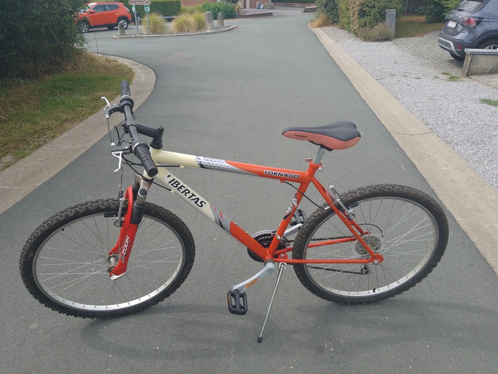 Tornado Libertas 26' Rouge et Blanc., Vélos & Vélomoteurs, Vélos | Cruisers & Lowriders, Tornado Libertas, Frein sur jante, Enlèvement