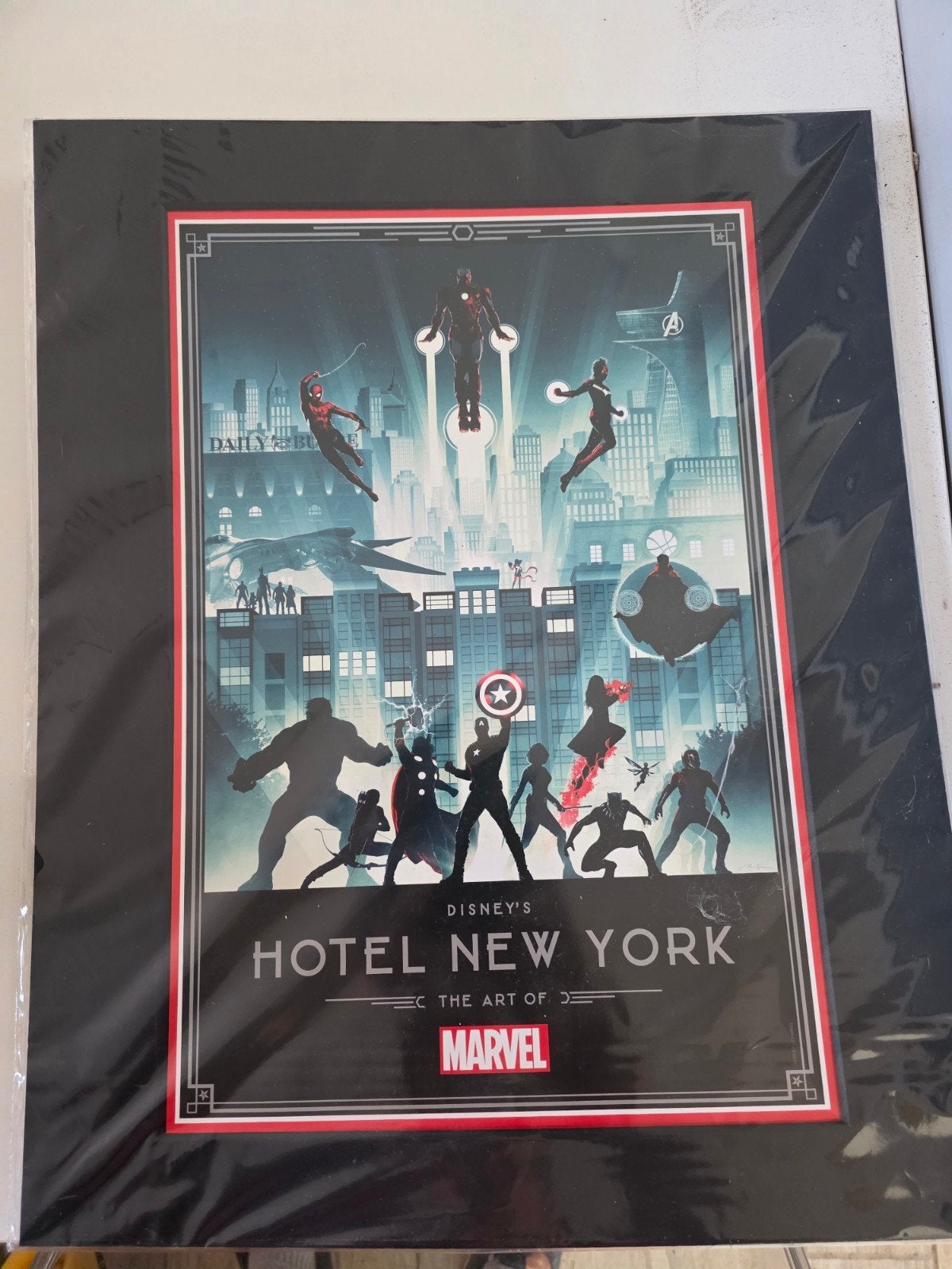 Disney Marvel Limited Edition Poster -Hotel New York Paris, Ophalen of Verzenden, Nieuw