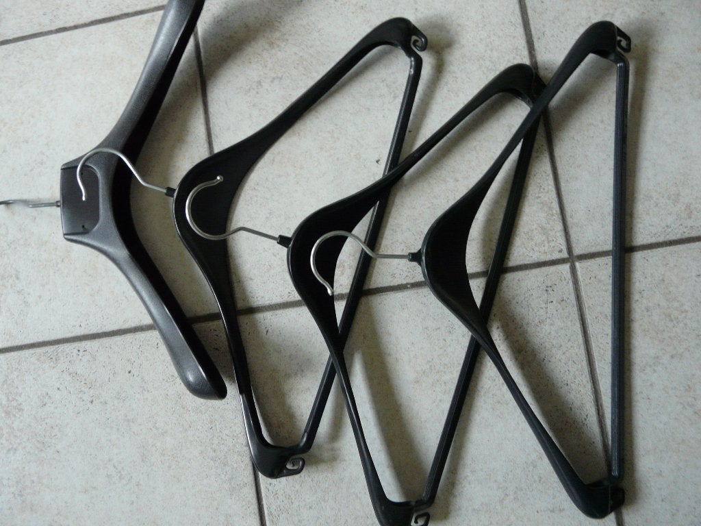 GRATIS: kunststof  kledinghangers, Vêtements | Femmes, Enlèvement, Utilisé, Plastique, Adultes