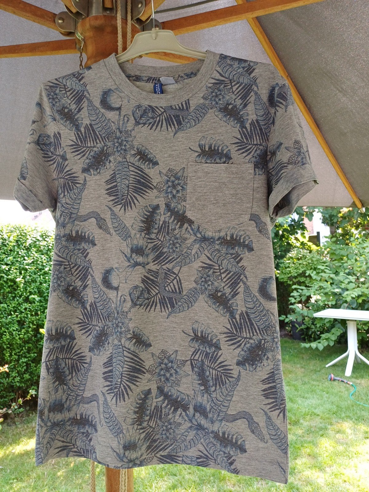 T-shirt Divided H&M, Ophalen, Zo goed als nieuw, Maat 46 (S) of kleiner, Grijs