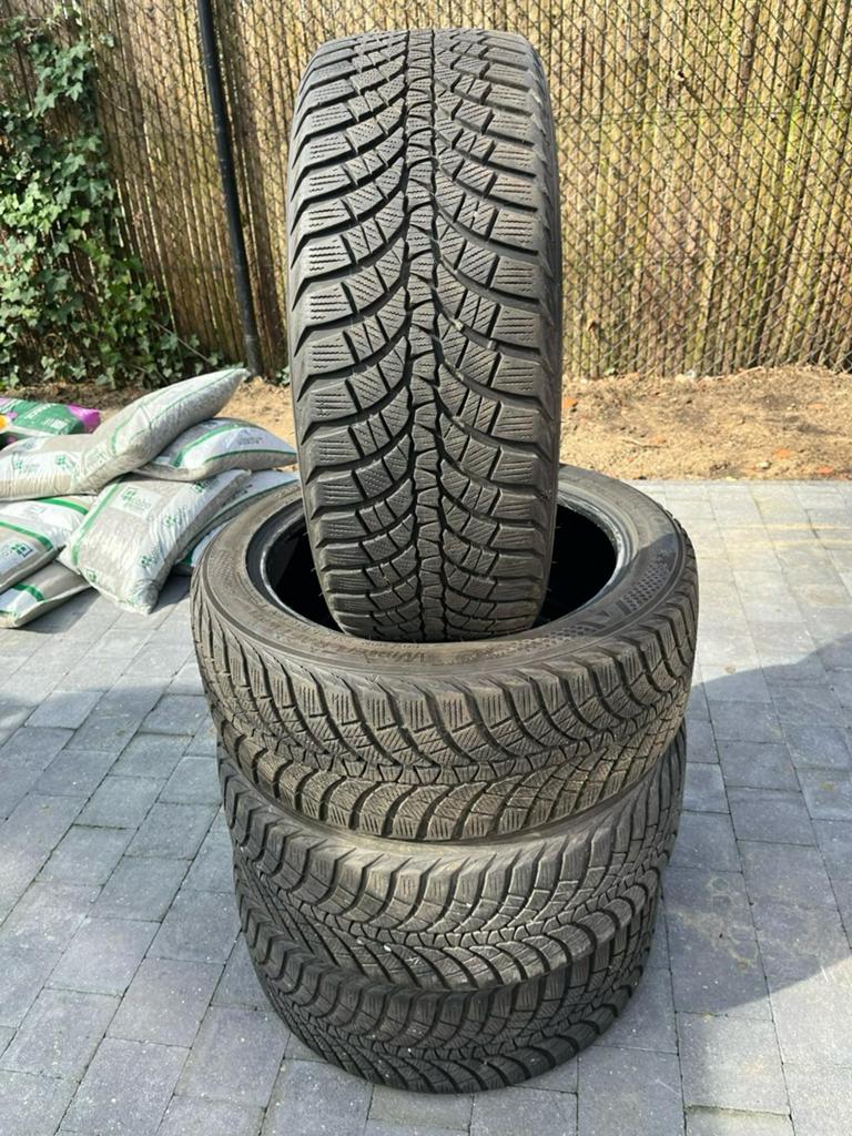 Pneus d'hiver Kumbo 235/45 R18 98V, Autos : Pièces & Accessoires, Pneus & Jantes, Enlèvement, Pneus hiver, Pneu(s)