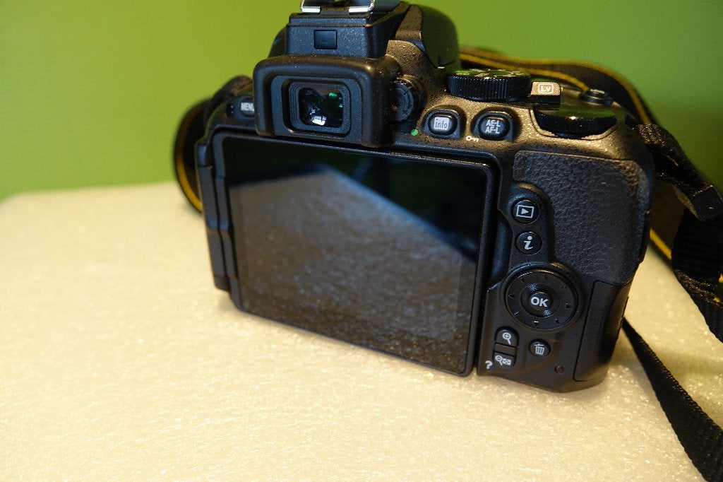 Nikon Kit D5500 + Ojectif 18-105MM Neufs, Neuf, Enlèvement ou Envoi, Pare-soleil, Écran inclinable/pivotant