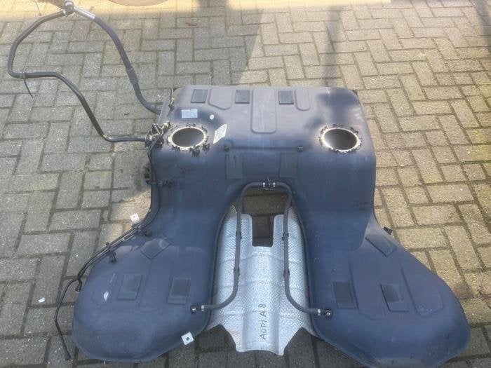 Réservoir de carburant d'un Audi A8, Autos : Pièces & Accessoires, Systèmes à carburant, -, 3 mois de garantie, Audi, Utilisé