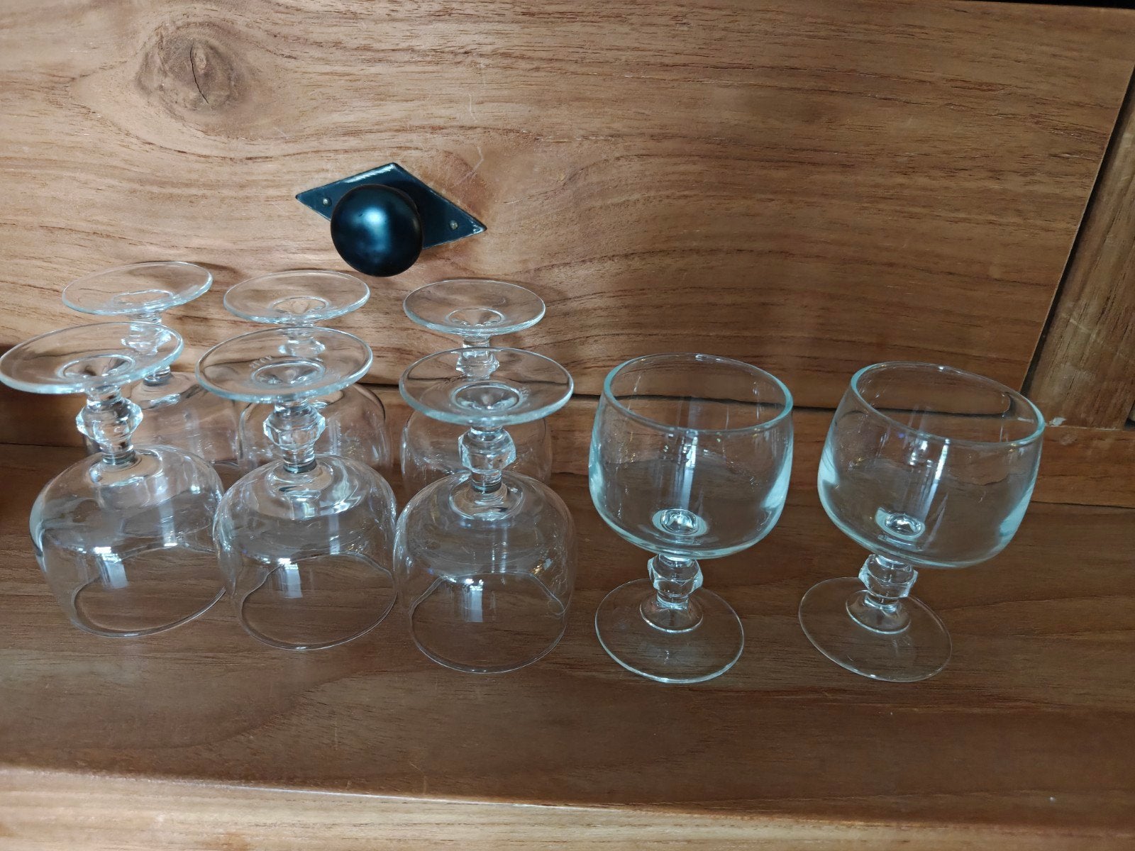 Kleine glaasjes op voet, Ophalen