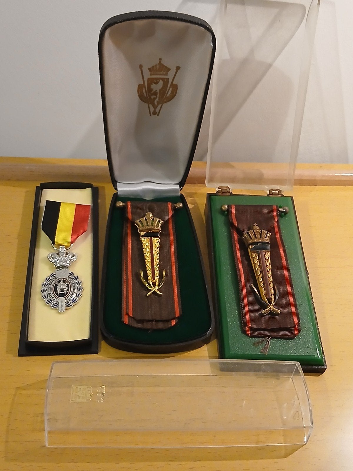 Lot van 3 Originele Belgische Medailles / Eretekens (met doo, Ophalen of Verzenden