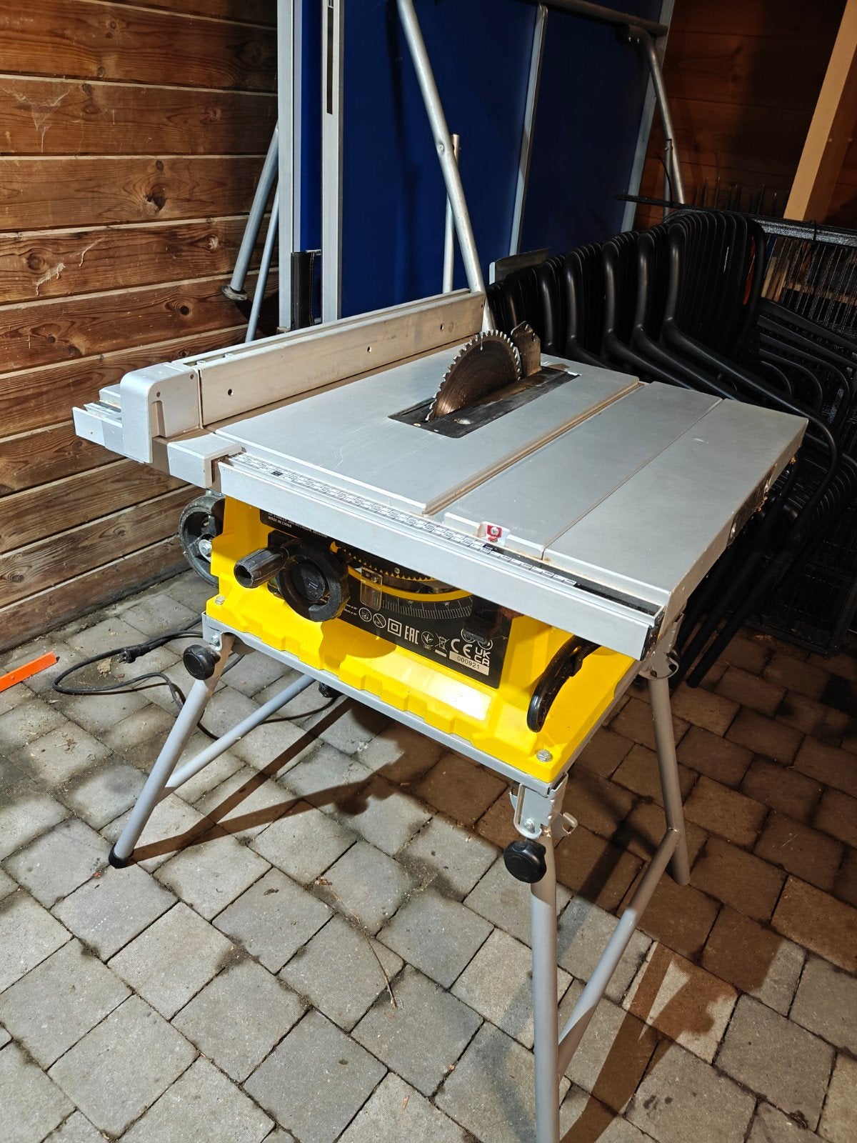Scie à table Table de scie Stanley. 1800W. Lame de scie 254, Bricolage & Construction, 1200 watts ou plus, 70 mm ou plus, Comme neuf