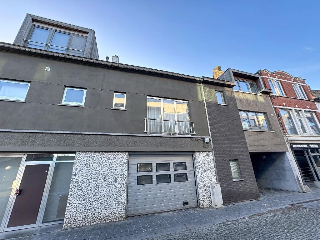 Opbrengsteigendom bestaande uit 3 appartementen en handelspa, Immo, Maisons à vendre, Province de Flandre-Occidentale, 200 à 500 m²