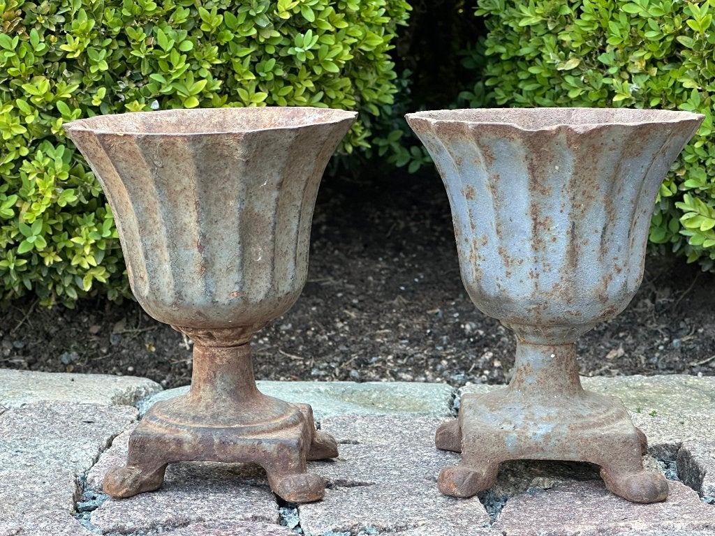 2 gietijzeren vazen - bloempotjes - uitstekende staat, Tuin en Terras, Ophalen