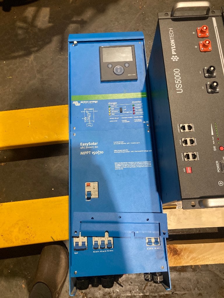 Omvormer en 2 thuisbatterijen (9,6 kWh), Enlèvement, Comme neuf, Système complet