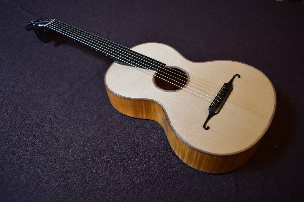 Romantic guitar Stauffer copy, Enlèvement ou Envoi, Comme neuf, Autres types, Avec valise