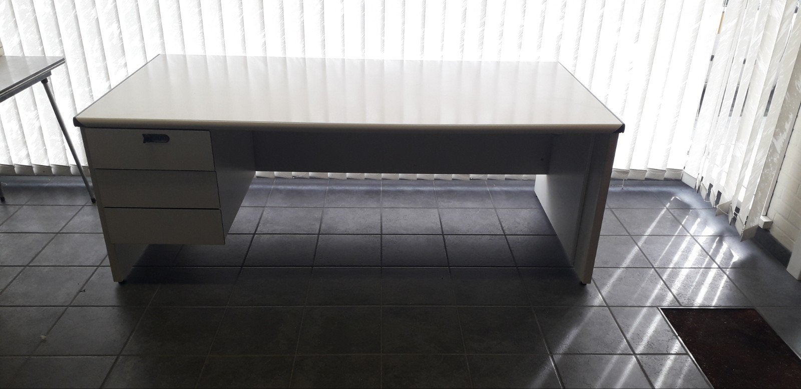 bureau met 3 laden, Ophalen, Bureau