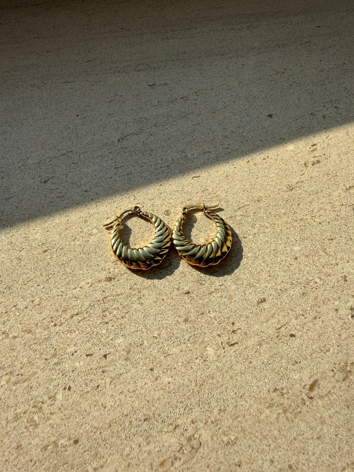 Oorbellen, Handtassen en Accessoires, Oorbellen, Ophalen, Zo goed als nieuw, Goud, Goud