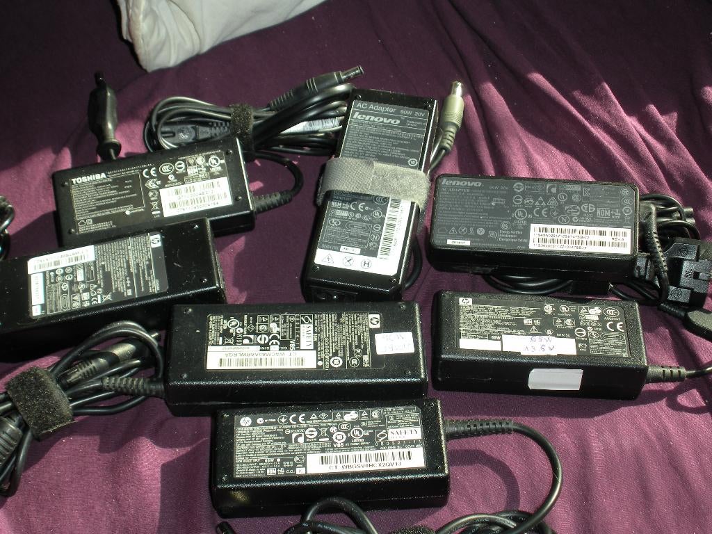 Chargeur PC TOSHOBA Lenovo HP, câbles et embouts différents, Informatique & Logiciels, Enlèvement ou Envoi, Comme neuf