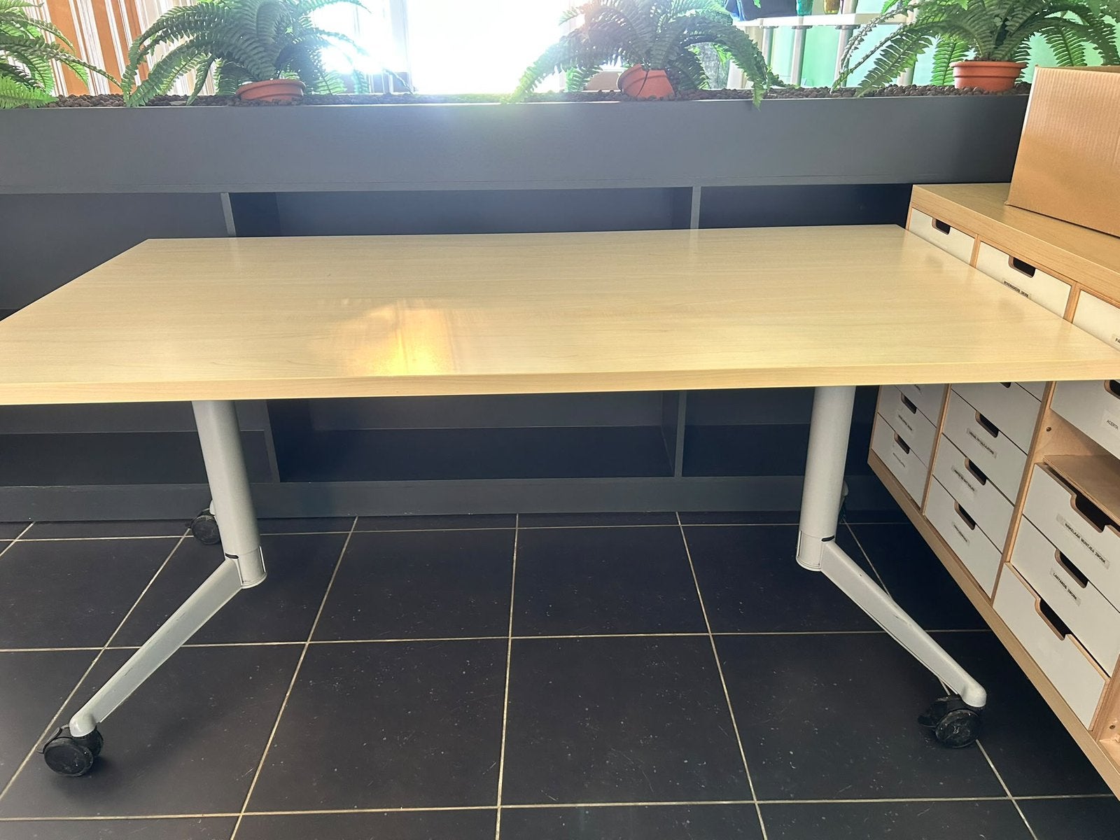 Ruim bureau / werktafel op wielen, Enlèvement, Comme neuf, Blanc