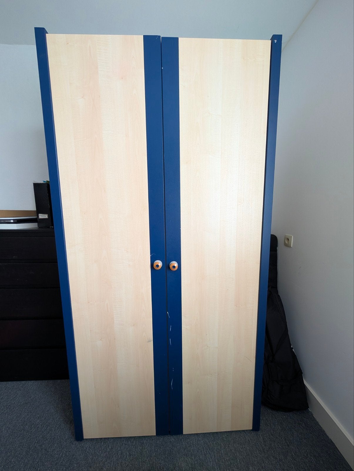 Hoge kledingkast met 2 deuren, Ophalen, Met deur(en), Gebruikt, 100 tot 150 cm