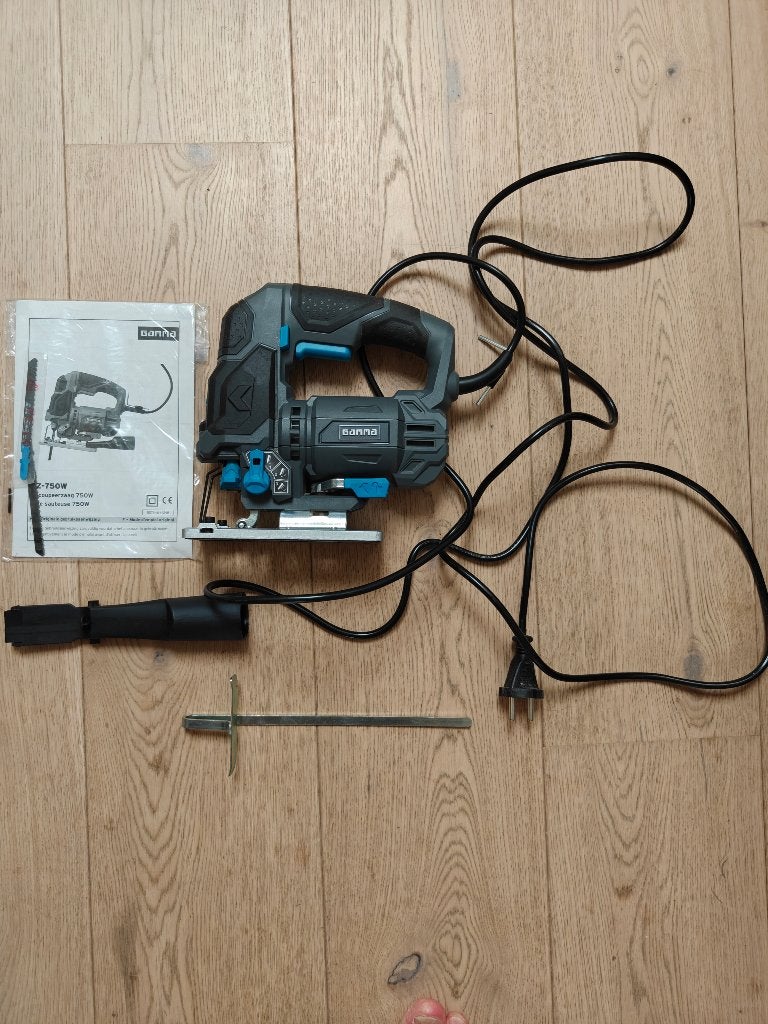 Decoupeerzaag 750W Gamma, Doe-het-zelf en Bouw, Gereedschap | Zaagmachines, Ophalen, 600 tot 1200 watt, Zo goed als nieuw, Gamma