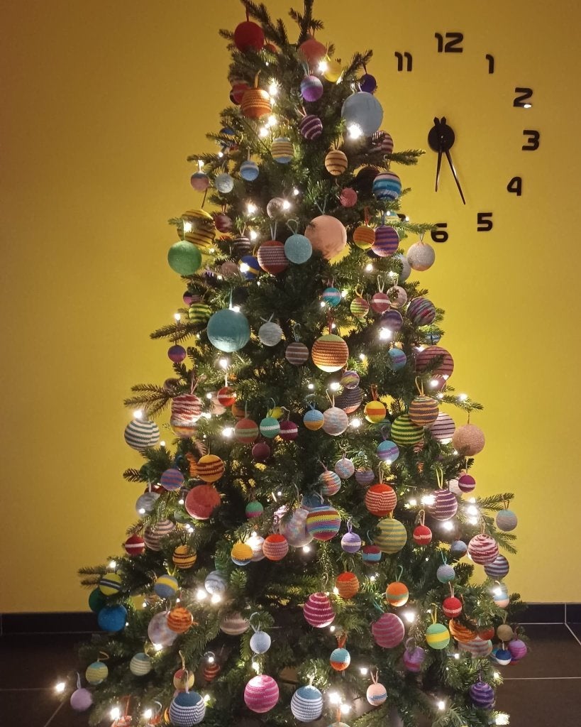 Gehaakte kerstballen, Diversen, Ophalen