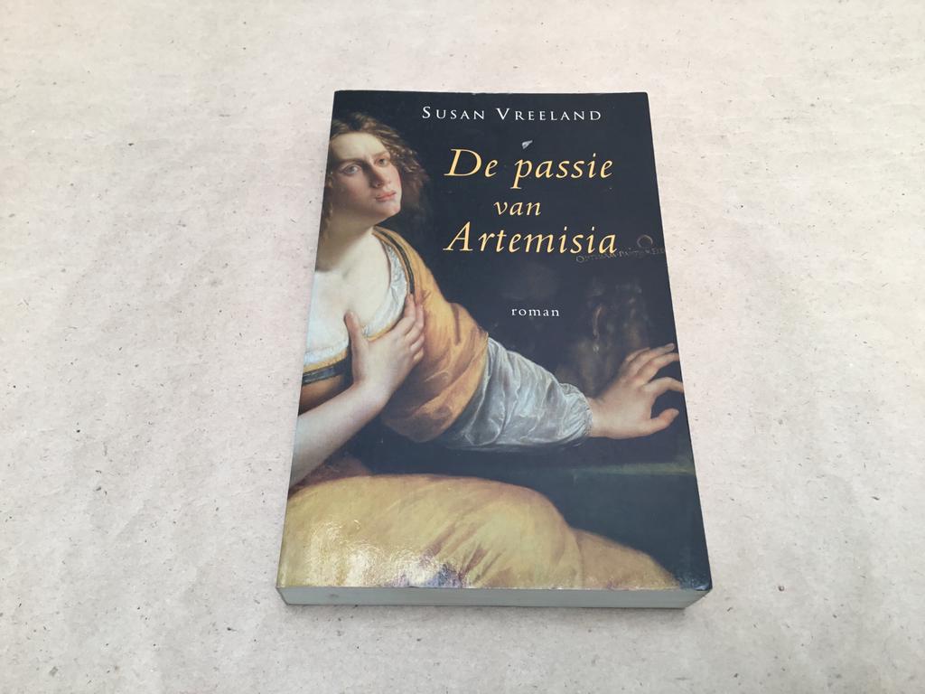 Boek roman De passie van Artemisia, Boeken, Ophalen of Verzenden, Zo goed als nieuw