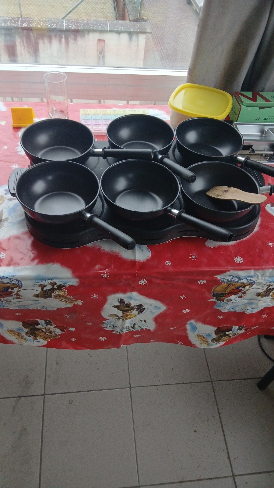 Wok set op electricteit, Ophalen