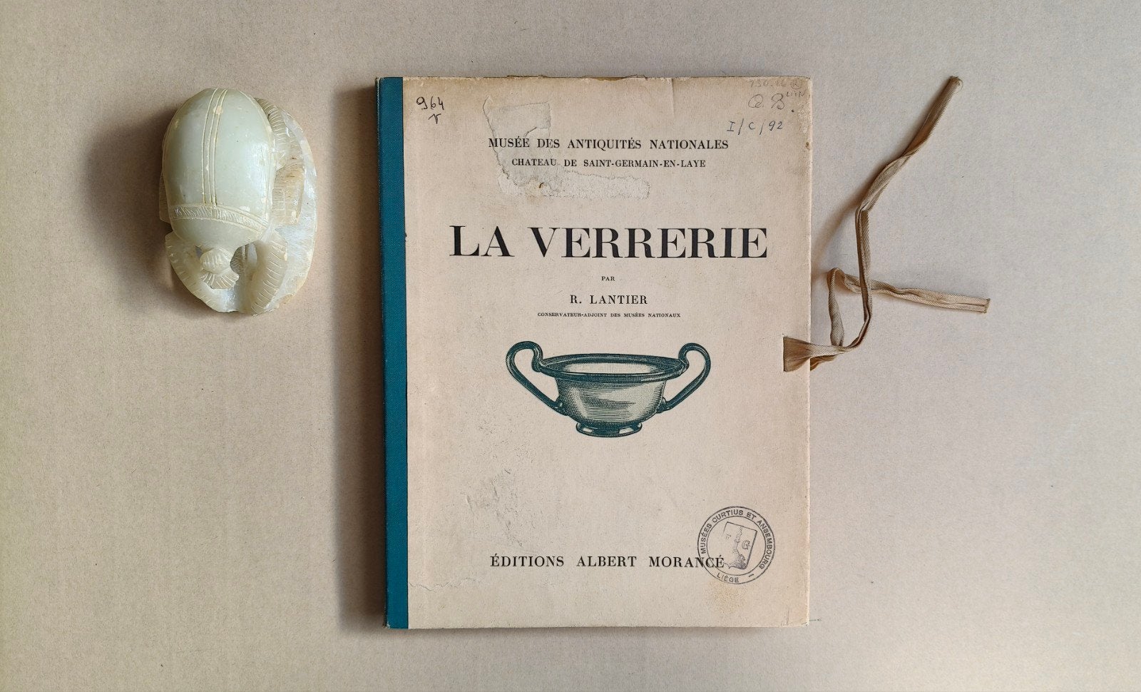 Boek/boek „La Verrerie”, geschreven door de archeoloog, Ophalen of Verzenden