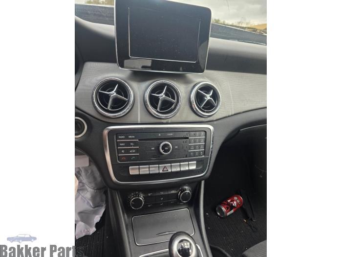 Navigatie Display van een Mercedes CLA, Gebruikt, -, -, 3 maanden garantie