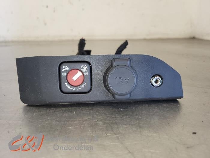 Prise 12 Volts d'un Citroen Jumpy, -, 3 mois de garantie, Utilisé, -