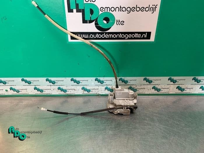 Serrure portière mécanique 4portes avant droite d'un Fiat, -, 3 mois de garantie, Utilisé, Fiat