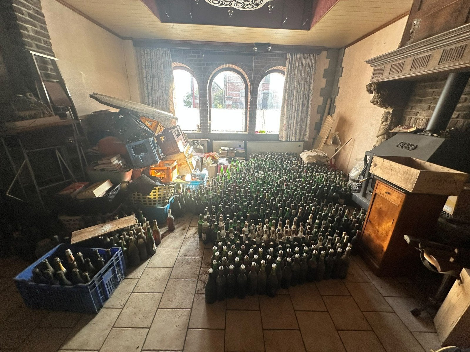 GRATUIT : 500  bouteilles de vin passées à donner, Enlèvement
