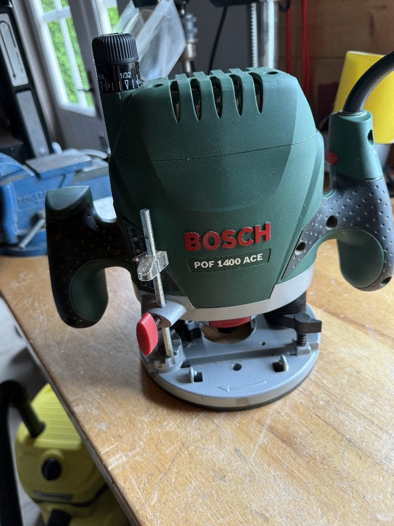 Bosch POF 1400	bovenfrees + 12 frezen, Doe-het-zelf en Bouw, Gereedschap | Freesmachines, Ophalen of Verzenden, Zo goed als nieuw