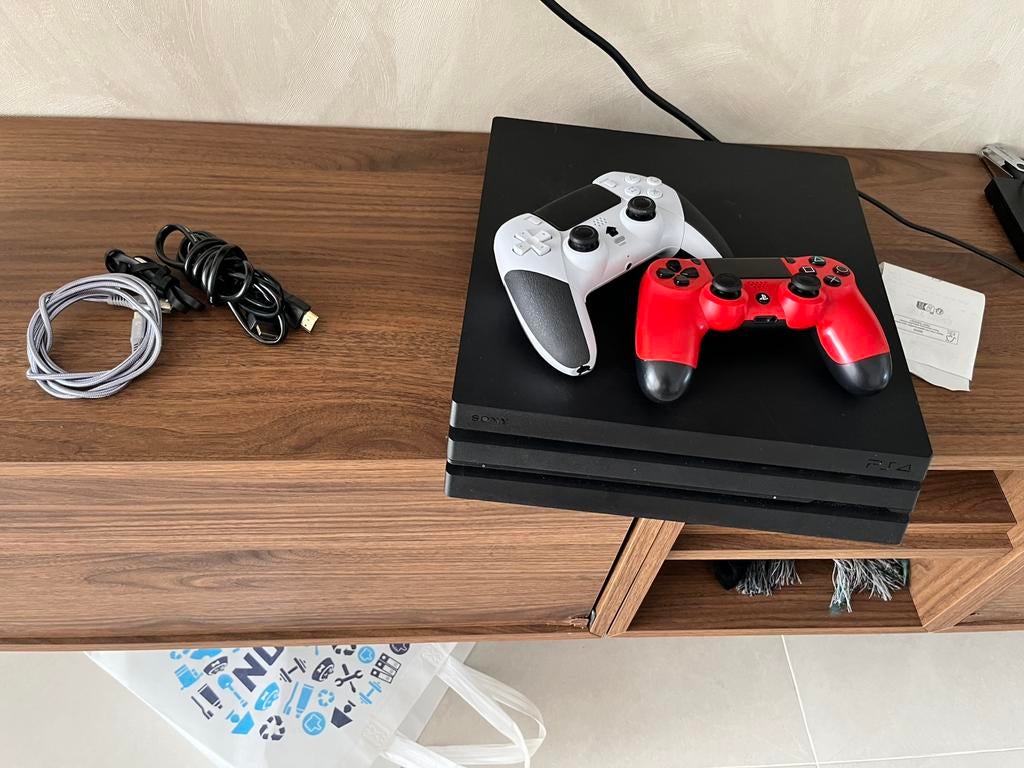 Pps4 pro 1tb met gegarandeerde factuur, Ophalen, Zo goed als nieuw, Met 2 controllers, Pro