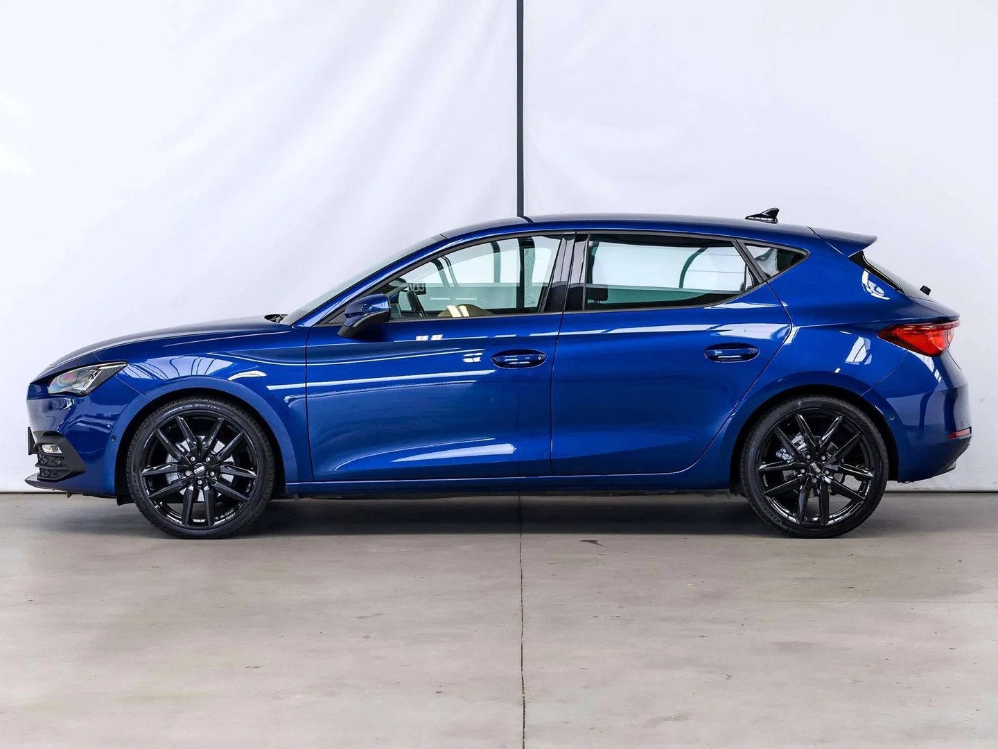 SEAT Leon KEYLESS|CAMERA|SFEERVERL.|STOELVERW.|ACC|LA|GARANT, Auto's, Automaat, Stof, Bedrijf, Berline