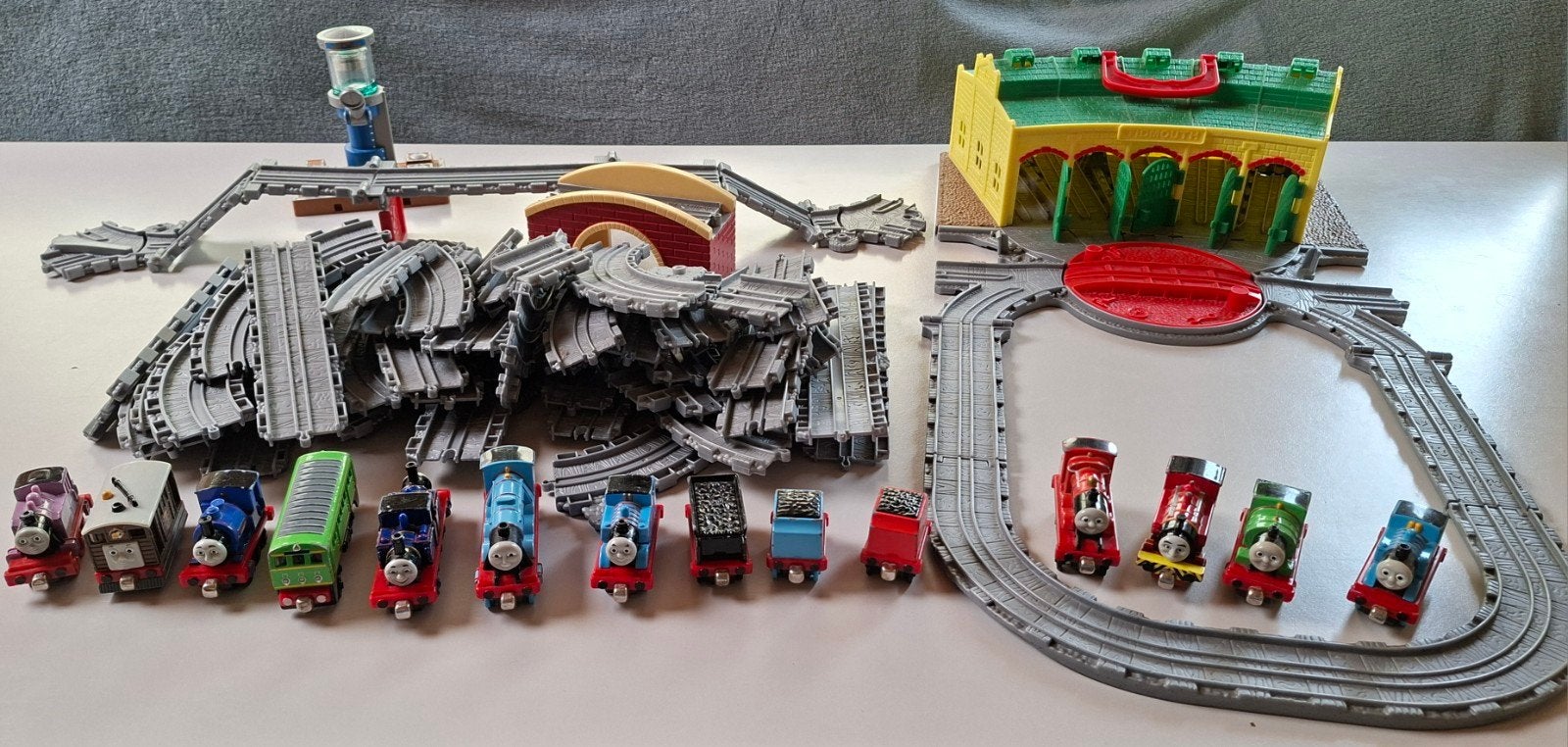 Thomas de stoomlocomotief treinen, stelplaats, sporen,, Kinderen en Baby's, Ophalen, Gebruikt