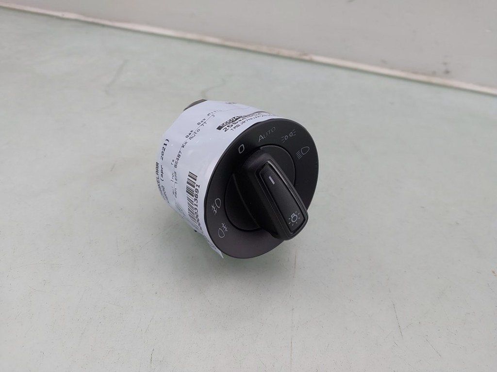 LICHTSCHAKELAAR Skoda Karoq (|565941431CWHI|565941431C|), Gebruikt, Skoda