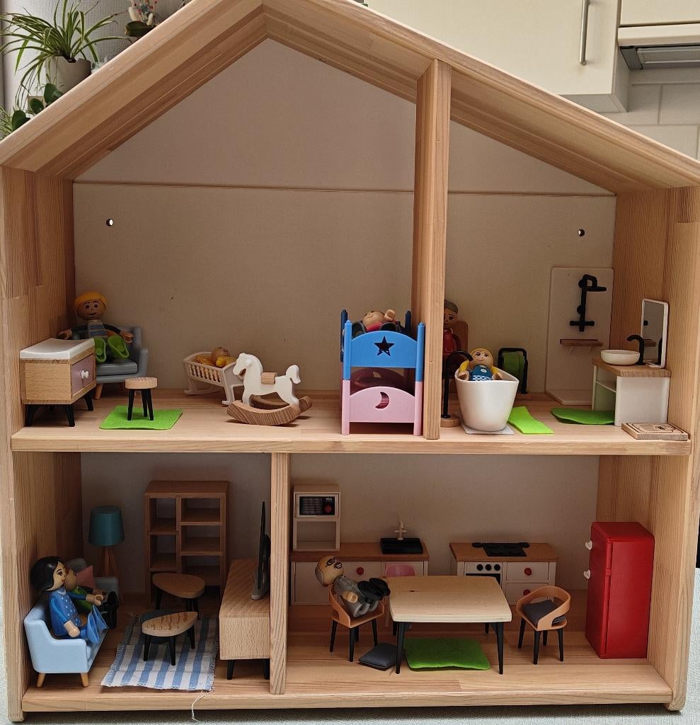 Poppenhuismeubeltjes met poppetjes en Peppa Big klasje, Kinderen en Baby's, Speelgoed | Poppenhuizen, Zo goed als nieuw, Poppenhuispop