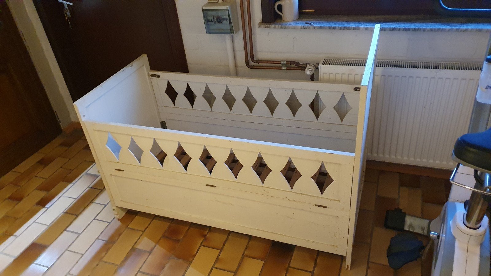 Vintage babybedje, Kinderen en Baby's, Ophalen, Gebruikt, Lattenbodem