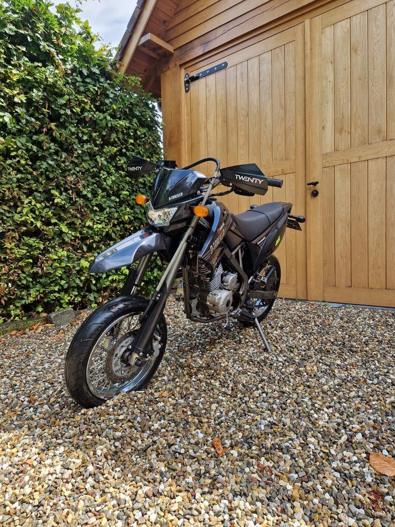 Kawasaki D-tracker 125cc, Motos, Motos | Kawasaki, Particulier, jusqu'à 11 kW, 1 cylindre, Permis Moto A1 minimum, Échappement sport