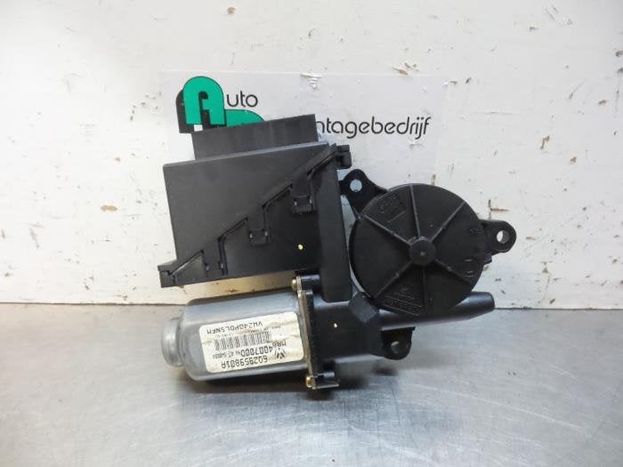 Moteur de vitre portière d'un Volkswagen Polo (Polo 01-), Autos : Pièces & Accessoires, Carrosserie & Tôlerie, -, 3 mois de garantie