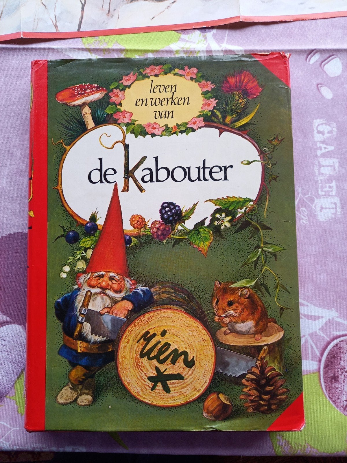 Leven en werken van kabouter Rien Poortvliet, Ophalen