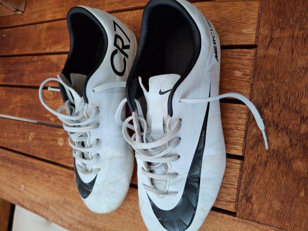 Chaussures de football pour enfants., Enlèvement, Comme neuf