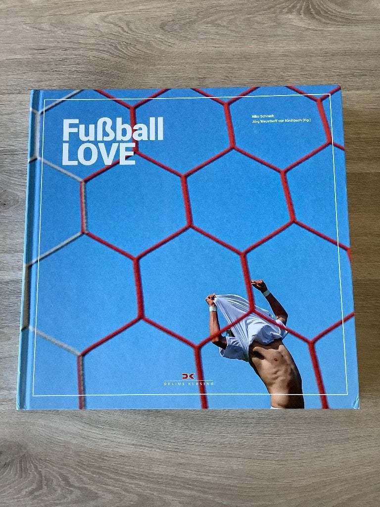 Voetbal Fotoboek - Fußball LOVE, Boeken, Sportboeken, Diverse auteurs, Ophalen of Verzenden, Zo goed als nieuw, Balsport