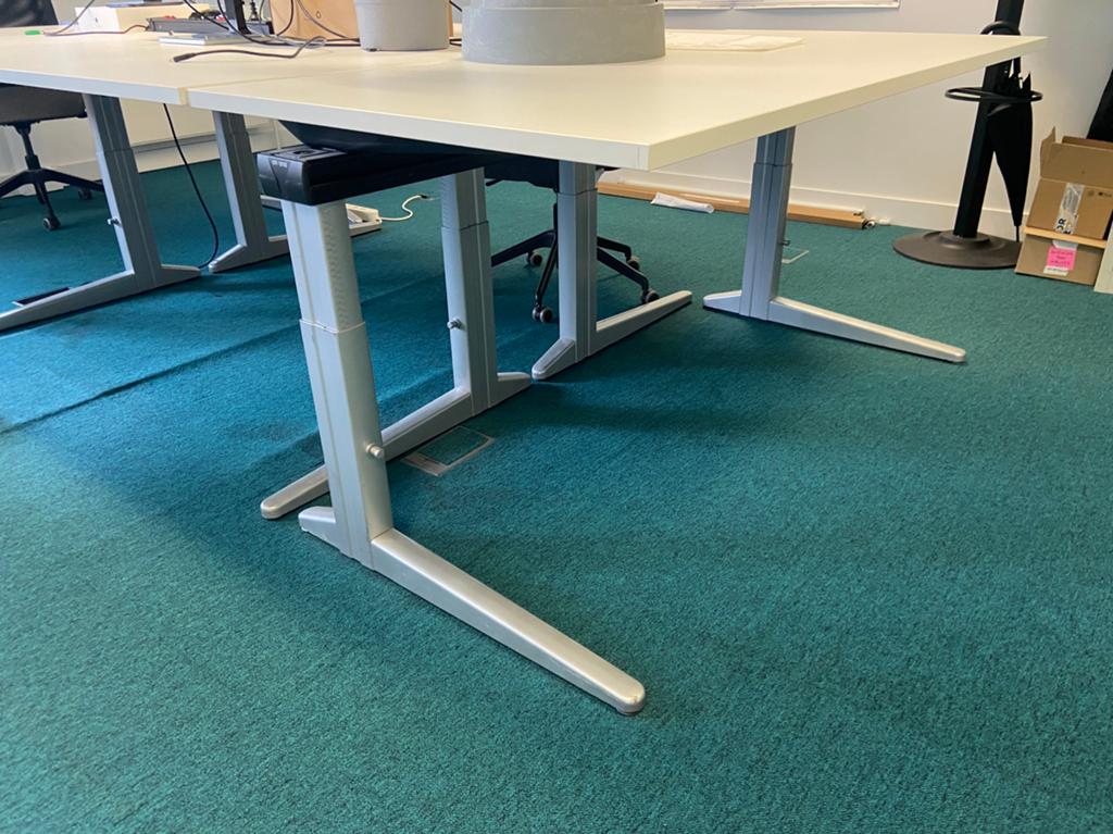 2 tables de bureau réglables très robustes - gratuites, Enlèvement, Comme neuf