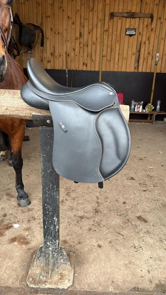 Wintec veelzijdigheidszadel - 16,5 inch, Dieren en Toebehoren, Ophalen, Gebruikt, Recreatie