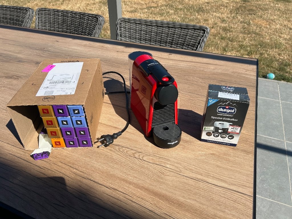 Magimix Nespresso + 60eur cafe + 10eur produit, Electroménager, Machine à espresso, Réservoir d'eau amovible, Dosettes et capsules de café