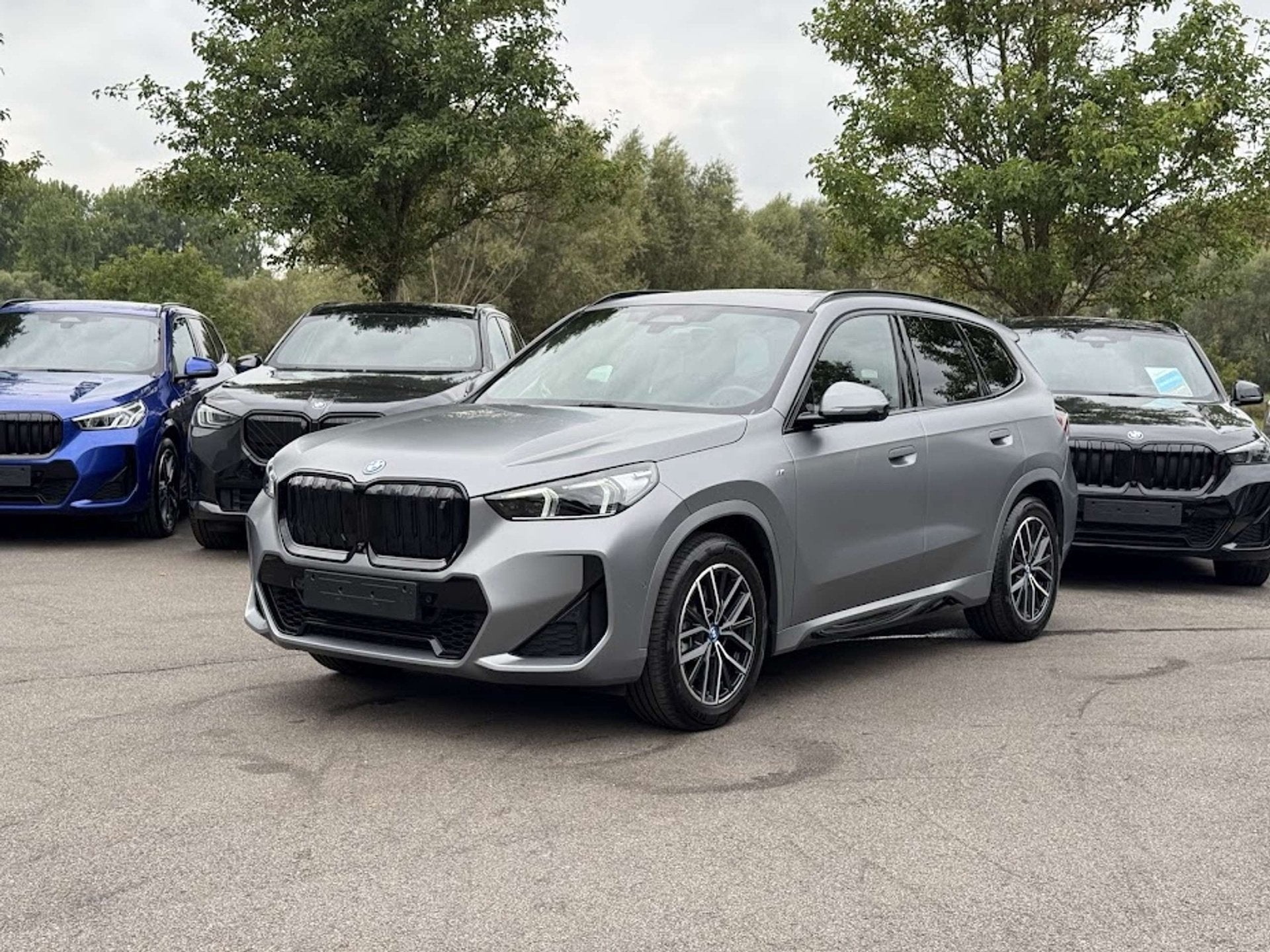 BMW iX1 xDrive30 M Sport / PANO / 360 / TRKHK / LEDER / HUD, Argent ou Gris, Achat, Entreprise, Noir