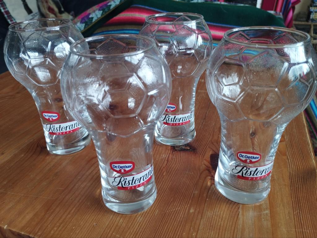 Lot de 4 verres Dr Oetker Ballon de football, Collections, Enlèvement ou Envoi