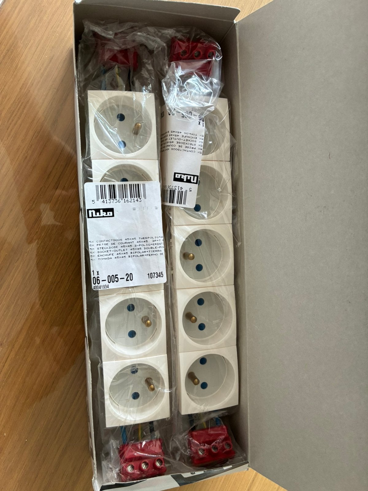 Niko contactdoos 45x45 voor in vloerdoos / installatiekanaal, Enlèvement ou Envoi, Neuf, Autres marques, Interrupteur