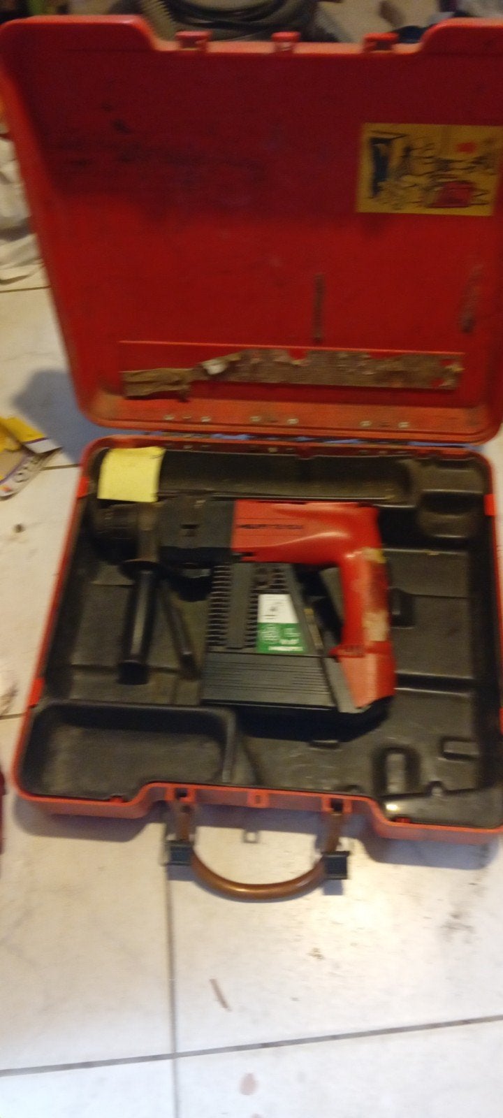Perceuse à batterie Hıltı, Bricolage & Construction, 600 watts ou plus, Mécanisme de percussion, Enlèvement, Utilisé